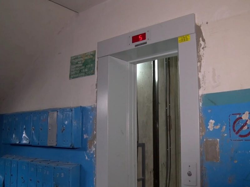 В Гродно устанавливают новые лифты с музыкой и шрифтом Брайля. В каких домах они появятся?