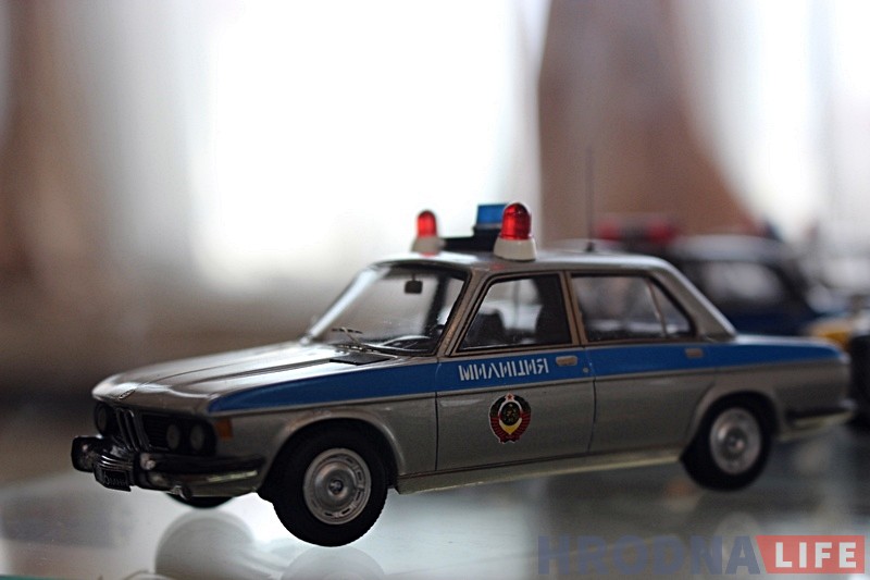 Гродненец показал в драмтеатре коллекцию милицейских машин, которой нет аналогов в Беларуси Гродненец показал в драмтеатре коллекцию милицейских машин, которой нет аналогов в Беларуси