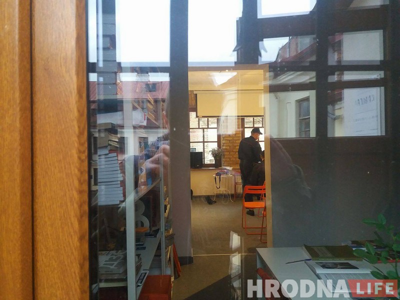 “Сказали, что поступил звонок”. Слушателей лекции по истории забрали в милицию вместе с выступающим (обновлено) “Сказали, что поступил звонок”. Слушателей лекции по истории забрали в милицию вместе с выступающим (обновлено)