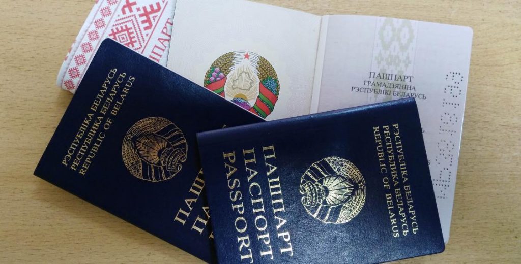 Депутаты предлагают ввести "пасведчанне суайчынніка" для выходцев из Беларуси: говорят, это не то же что и карта поляка