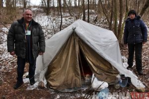 "На жизнь не жаловалась, просила помочь с паспортом". Девушке, которая живет в лесу, начали делать документы "На жизнь не жаловалась, просила помочь с паспортом". Девушке, которая живет в лесу, начали делать документы