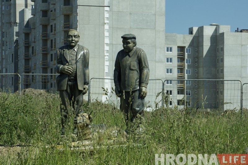 Деревянные герои "Белых рос" появились на месте снесённой деревни Деревянные герои "Белых рос" появились на месте снесённой деревни