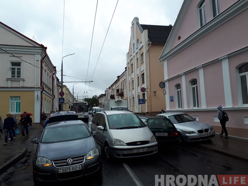 Тройное ДТП парализовало движение на Большой Троицкой Тройное ДТП парализовало движение на Большой Троицкой