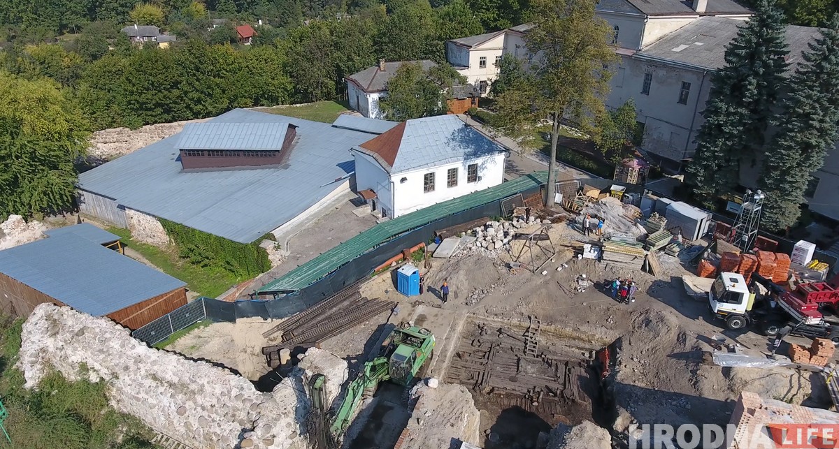 Дом горожан 14 века нашли на раскопках Старого замка в Гродно Дом горожан 14 века нашли на раскопках Старого замка в Гродно