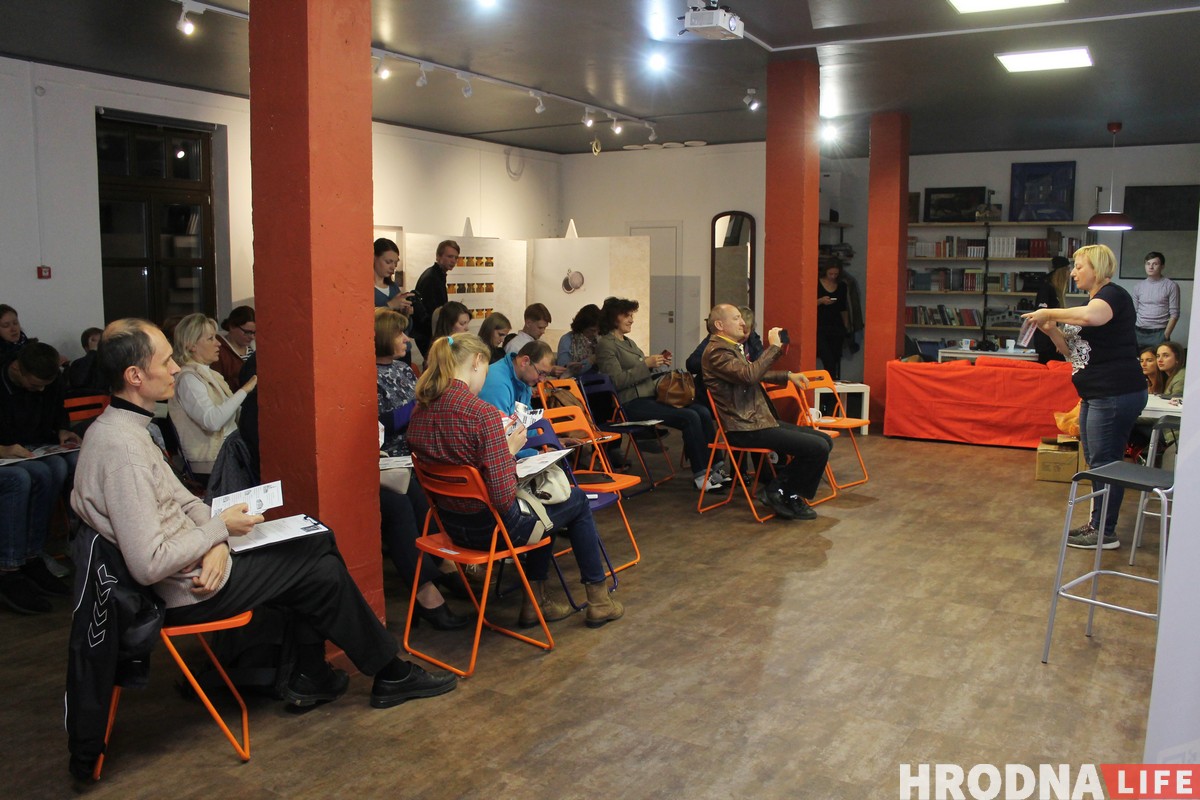 Карта, которая всегда с тобой. Hrodna.life презентовал на “Мове нанова” свои тишотки Карта, которая всегда с тобой. Hrodna.life презентовал на “Мове нанова” свои тишотки