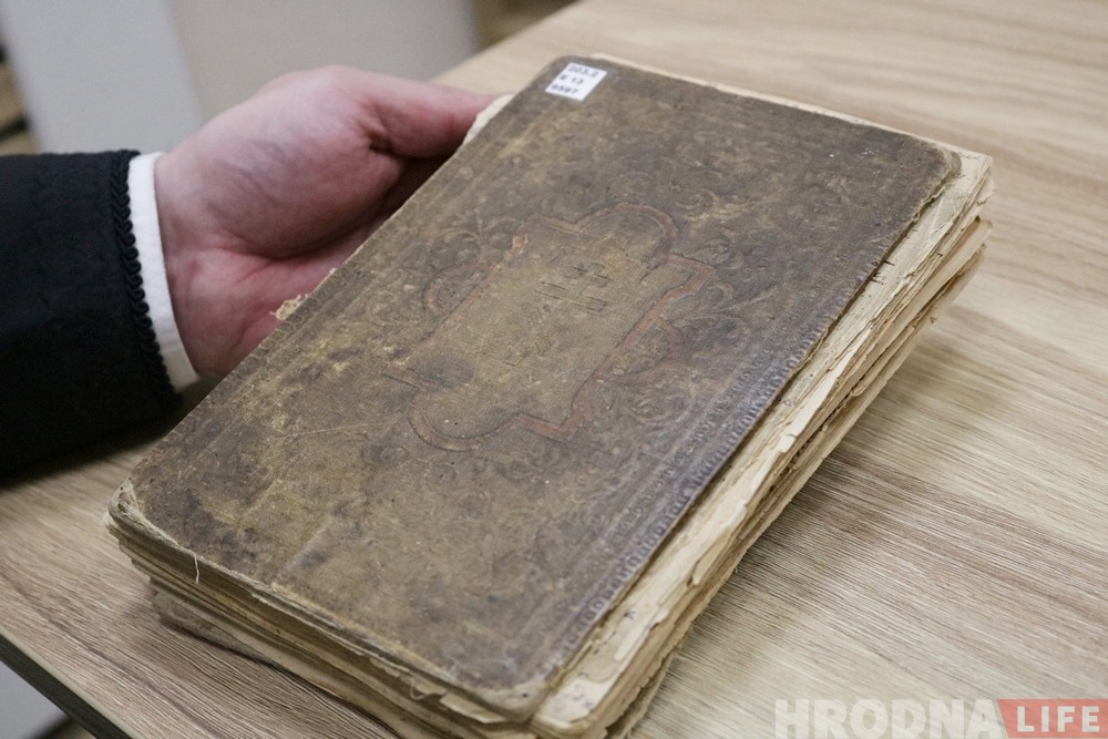 "Хотим оставить в соборе". Нашлись родственники Раевских, которых искал священник, чтобы передать "книгу жизни" "Хотим оставить в соборе". Нашлись родственники Раевских, которых искал священник, чтобы передать "книгу жизни"