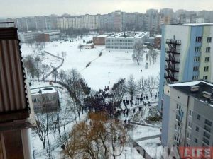 В гимназии №9 экстренно эвакуировали школьников и учителей В гимназии №9 экстренно эвакуировали школьников и учителей