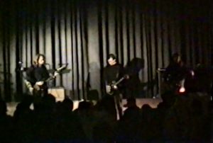 После "Клетки" перебрались в "Космос": смотрите еще одно видео рок-концерта 90-х После "Клетки" перебрались в "Космос": смотрите еще одно видео рок-концерта 90-х
