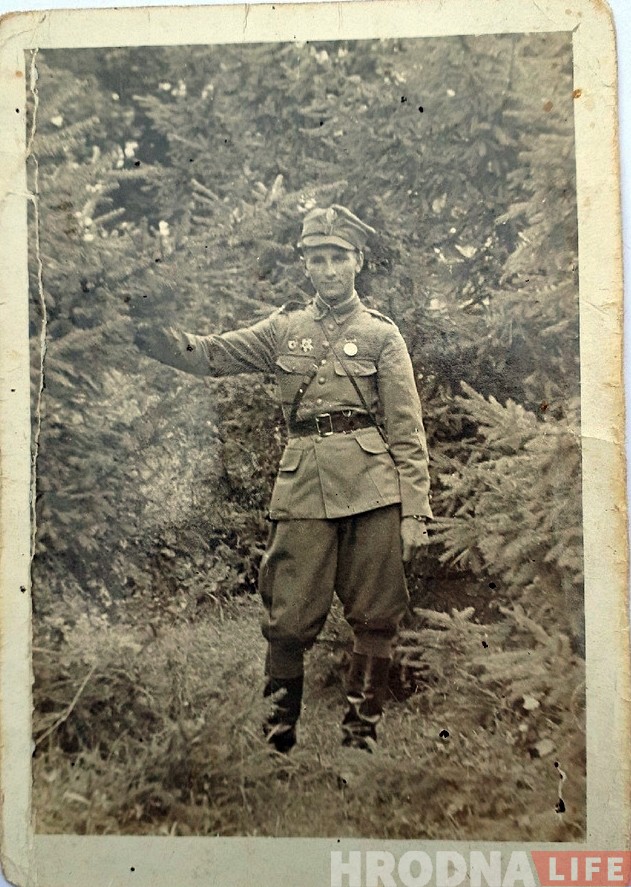 Снимок на фоне каланчи в 1944: монтаж или оригинальная задумка фотографа? Снимок на фоне каланчи в 1944: монтаж или оригинальная задумка фотографа?