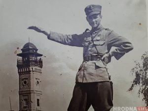 Снимок на фоне каланчи в 1944: монтаж или оригинальная задумка фотографа? Снимок на фоне каланчи в 1944: монтаж или оригинальная задумка фотографа?