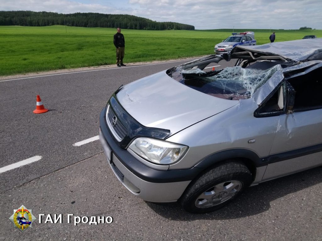 В Зельвенском районе опрокинулся "Опель". Маленький ребенок погиб