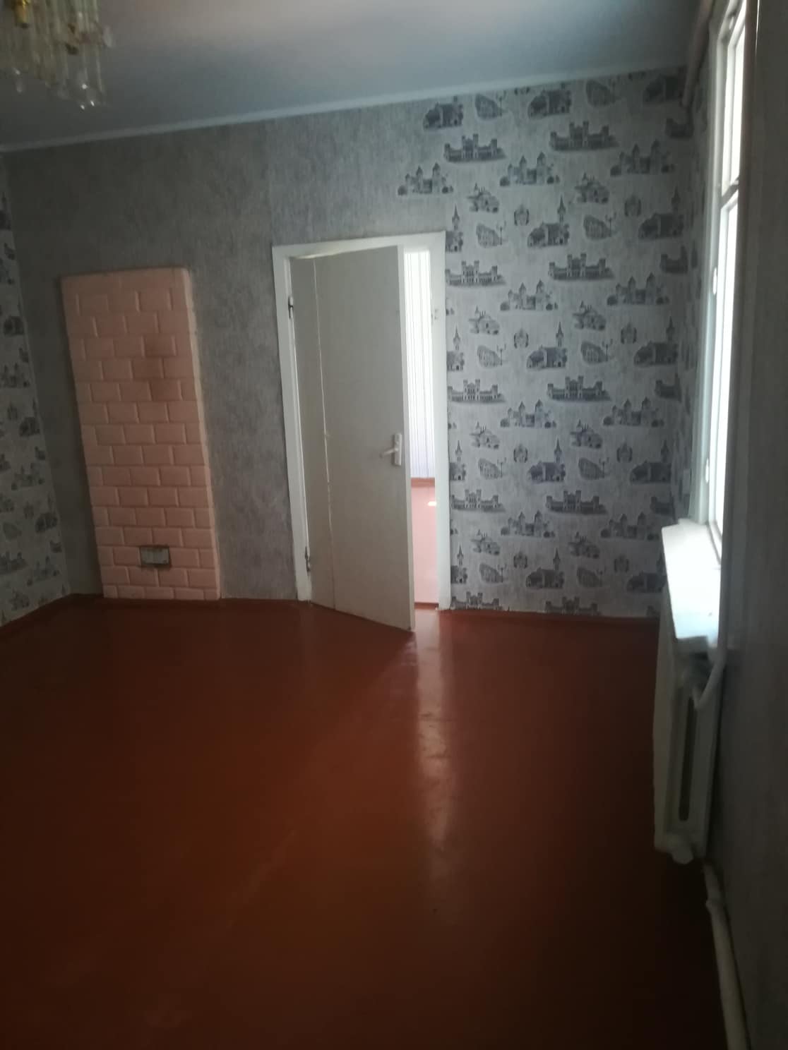 Гродненец поставил палатку перед администрацией района и собрался там жить. Ему предложили другое жилье Гродненец поставил палатку перед администрацией района и собрался там жить. Ему предложили другое жилье