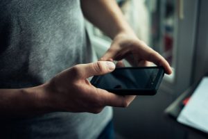 В Березовке парень поменял пароль от «Интернет-банкинга» учителя. Может сесть