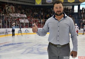 Свитер под своды арены, а номер изымут из обращения: в Гродно поблагодарили Андрея Коршунова за карьеру Свитер под своды арены, а номер изымут из обращения: в Гродно поблагодарили Андрея Коршунова за карьеру