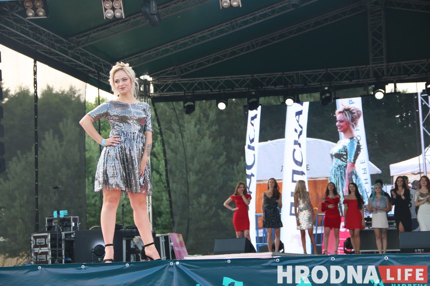 Ливень и рекордное количество участников. Юбилейный автофестиваль SunDay 2019 прошел под Гродно Ливень и рекордное количество участников. Юбилейный автофестиваль SunDay 2019 прошел под Гродно