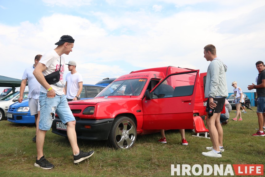 Ливень и рекордное количество участников. Юбилейный автофестиваль SunDay 2019 прошел под Гродно Ливень и рекордное количество участников. Юбилейный автофестиваль SunDay 2019 прошел под Гродно