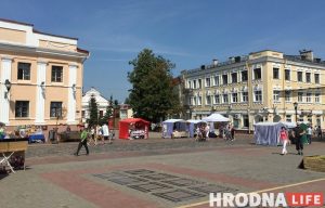 «Разрешение не требуется, но есть нюансы». Почему по выходным пешеходная Советская так похожа на рынки 90-х?
