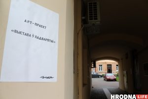 Шествием под проливным дождем открыли в Гродно Биг-мини-фестиваль