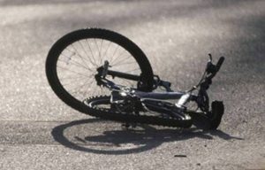В Вороновском районе легковушка при разъезде с автопоездом насмерть сбила велосипедистку велосипед ДТП авария вело