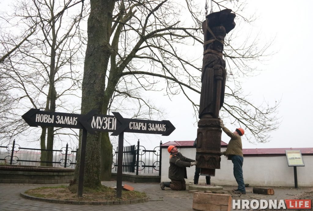 «Еще пять лет точно простоит». Деревянного Витовта вернули к гродненским замкам