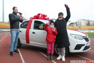 Семья из Гродно выиграла автомобиль от "Немана" Семья из Гродно выиграла автомобиль от "Немана"