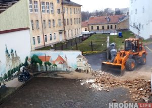 В Гродно разрушили самую красивую стену. Почему? В Гродно разрушили самую красивую стену. Почему?