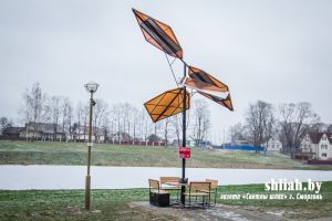 В Сморгони установили беседку, в которой можно заряжать гаджеты беседка зарядка