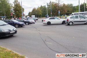 "МАЗ" оборвал троллейбусную сеть. Пострадала пенсионерка оборвали сеть