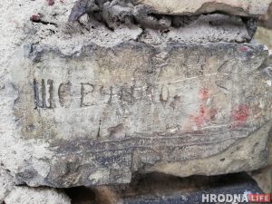 Шествием под проливным дождем открыли в Гродно Биг-мини-фестиваль