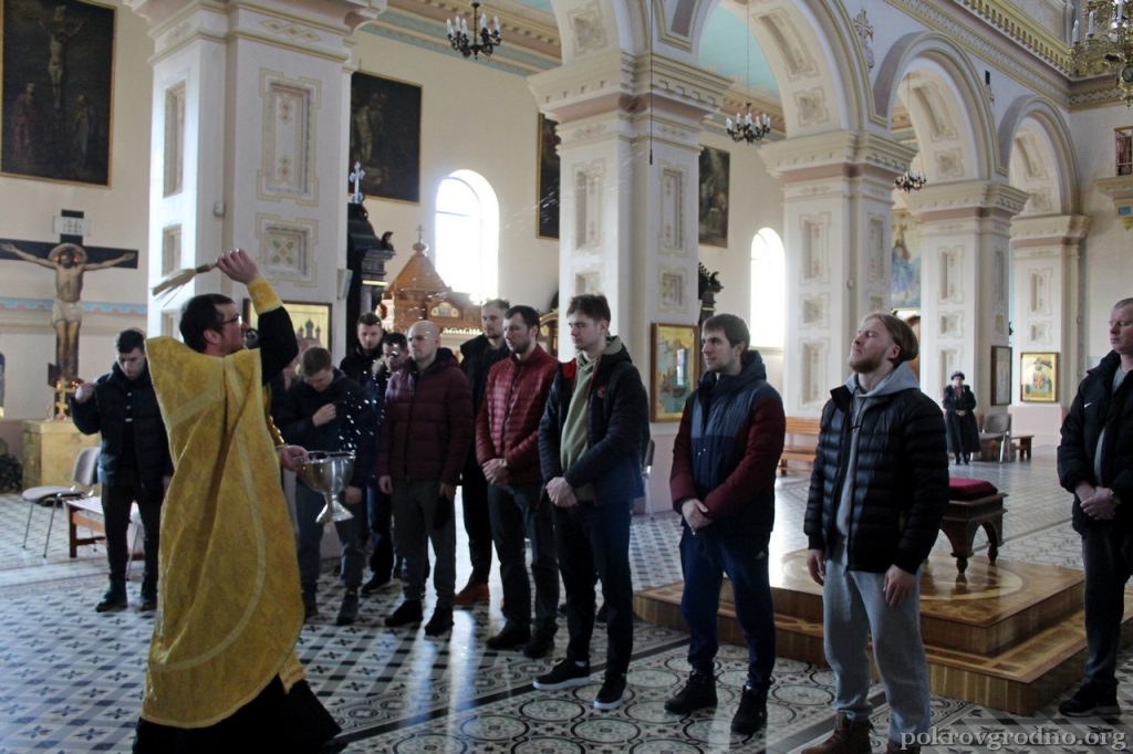 Перед плей-офф для хоккеистов "Немана" совершили молебен в Свято-Покровском соборе 