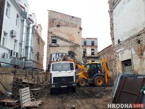 «За это никто не хотел браться». На Городничанской восстанавливают старинные балконы дом муравьева
