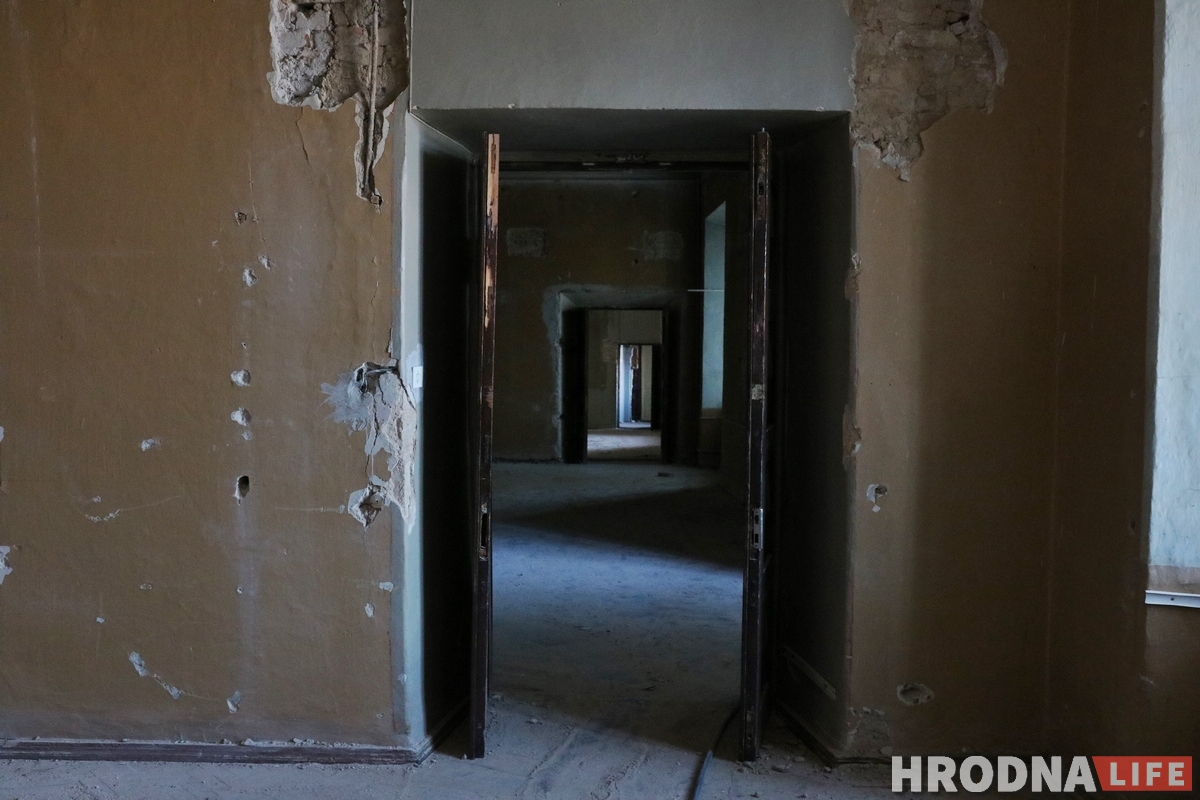 Туалета в королевских покоях не будет: польских специалистов ознакомили с ходом реконструкции Старого замка Туалета в королевских покоях не будет: польских специалистов ознакомили с ходом реконструкции Старого замка