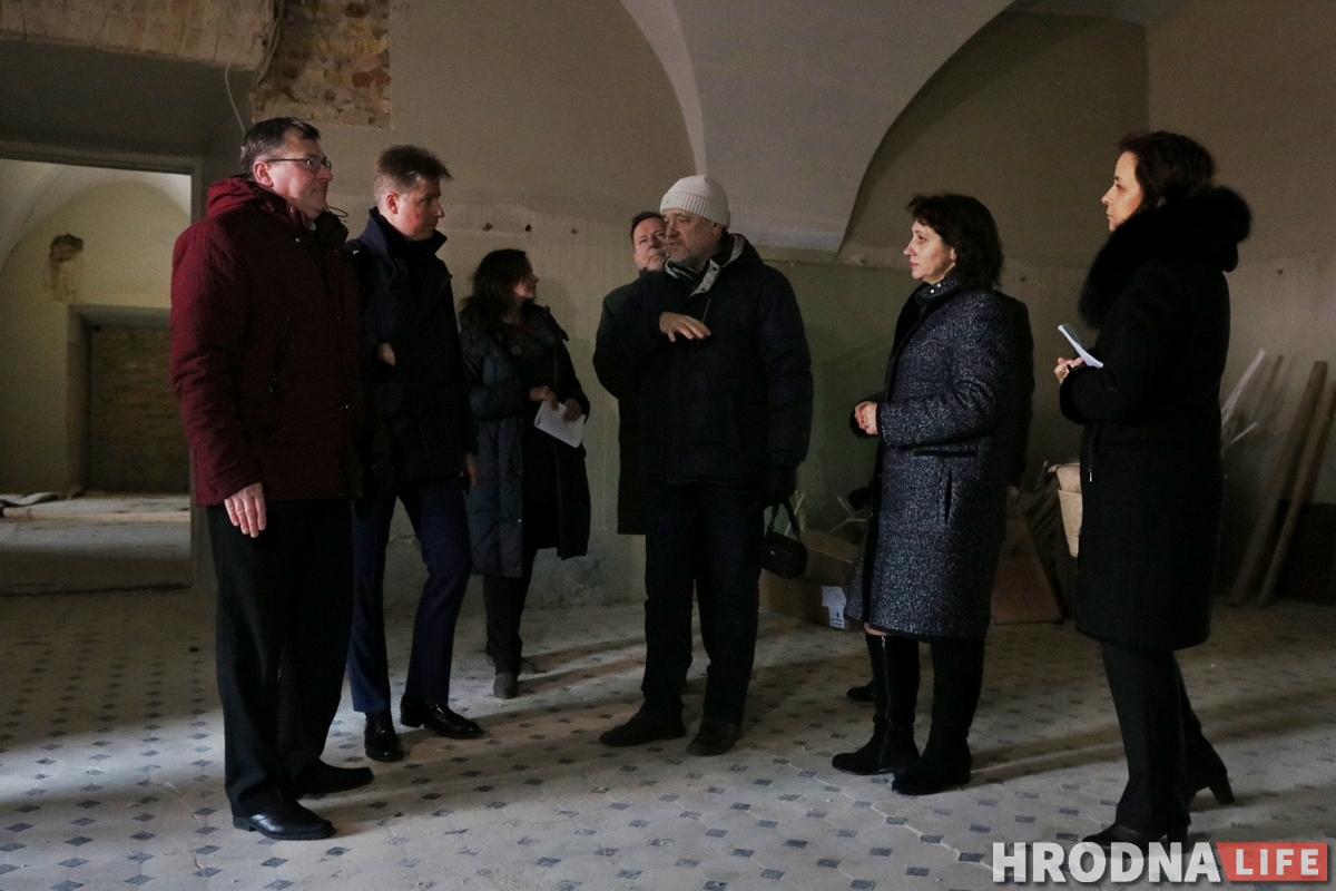 Туалета в королевских покоях не будет: польских специалистов ознакомили с ходом реконструкции Старого замка Туалета в королевских покоях не будет: польских специалистов ознакомили с ходом реконструкции Старого замка