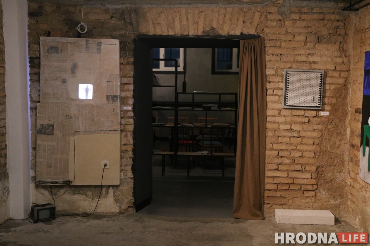 В подвале на Мостовой открылся бар “Третье место” с галереей нового формата В подвале на Мостовой открылся бар “Третье место” с галереей нового формата