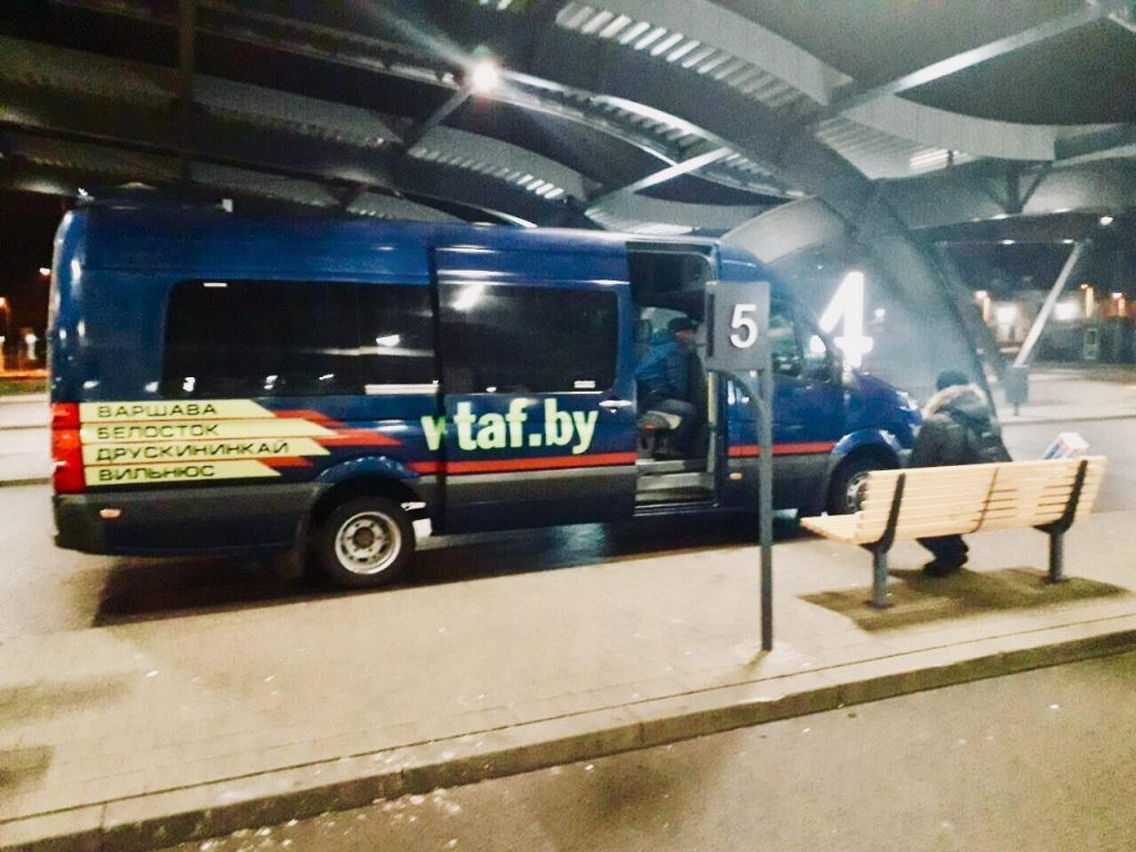 Маршрутки в Польшу и обратно не ездят, поезд Краков-Гродно отменен Маршрутки в Польшу и обратно не ездят, поезд Краков-Гродно отменен