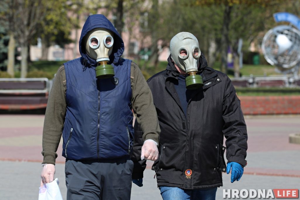 "Хочаш здохнуць?!" У Гродне актывісты расклеілі правакацыйныя ўлёткі пра каранавірус