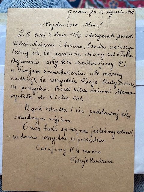 "Бабушка перед смертью сказала, что она еврейка". В Париже нашли письма из Гродно 1930-40-х