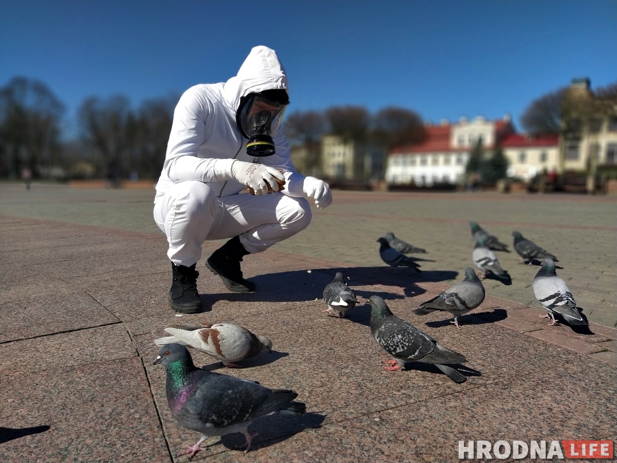 «Я давно был готов». Почему гродненец ходит по городу в противогазе «Я давно был готов». Почему гродненец ходит по городу в противогазе