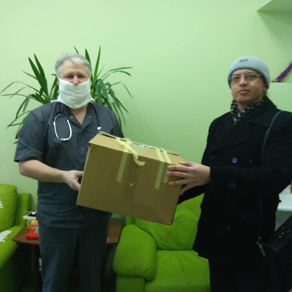 Гродненские активисты раздали полторы тысячи масок медикам Фота: facebook.com