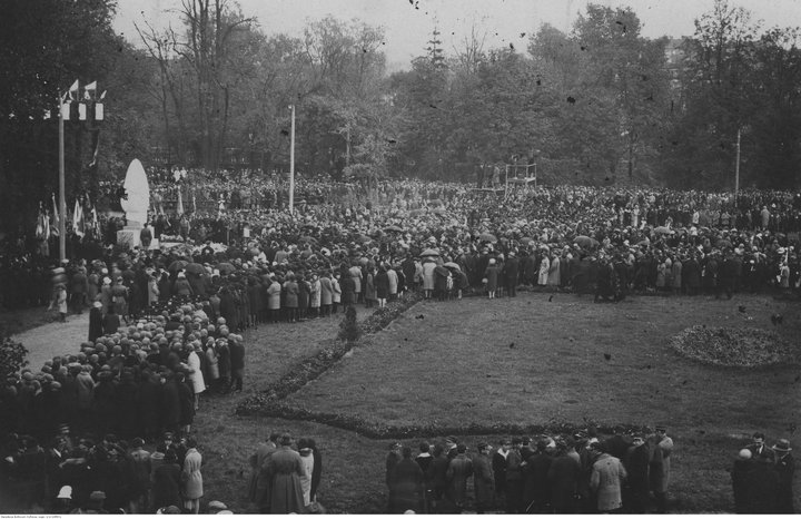 110 лет назад Гродно прощался с Элизой Ожешко: как это было и как появился памятник писательнице
