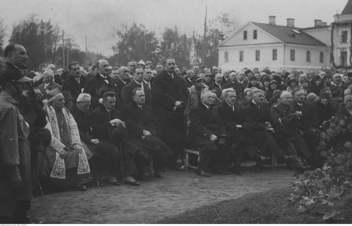 110 лет назад Гродно прощался с Элизой Ожешко: как это было и как появился памятник писательнице
