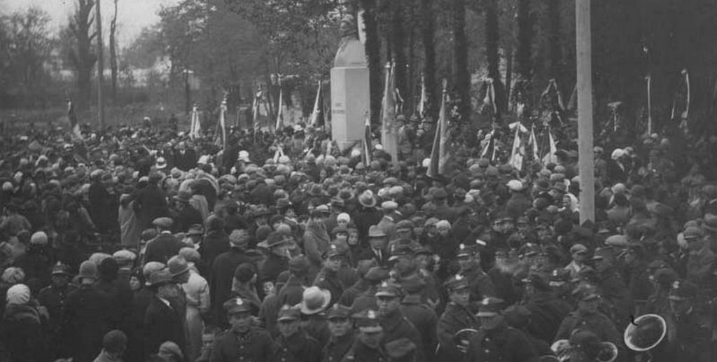 110 лет назад Гродно прощался с Элизой Ожешко: как это было и как появился памятник писательнице