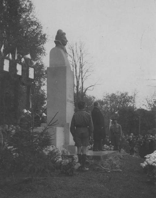 110 лет назад Гродно прощался с Элизой Ожешко: как это было и как появился памятник писательнице