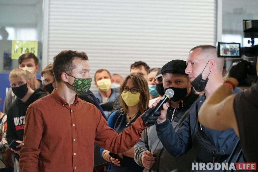 "Не ісці на выбары - прагаласаваць за ўладу". Віктар Бабарыка сабраў на сустрэчы 250 гродзенцаў