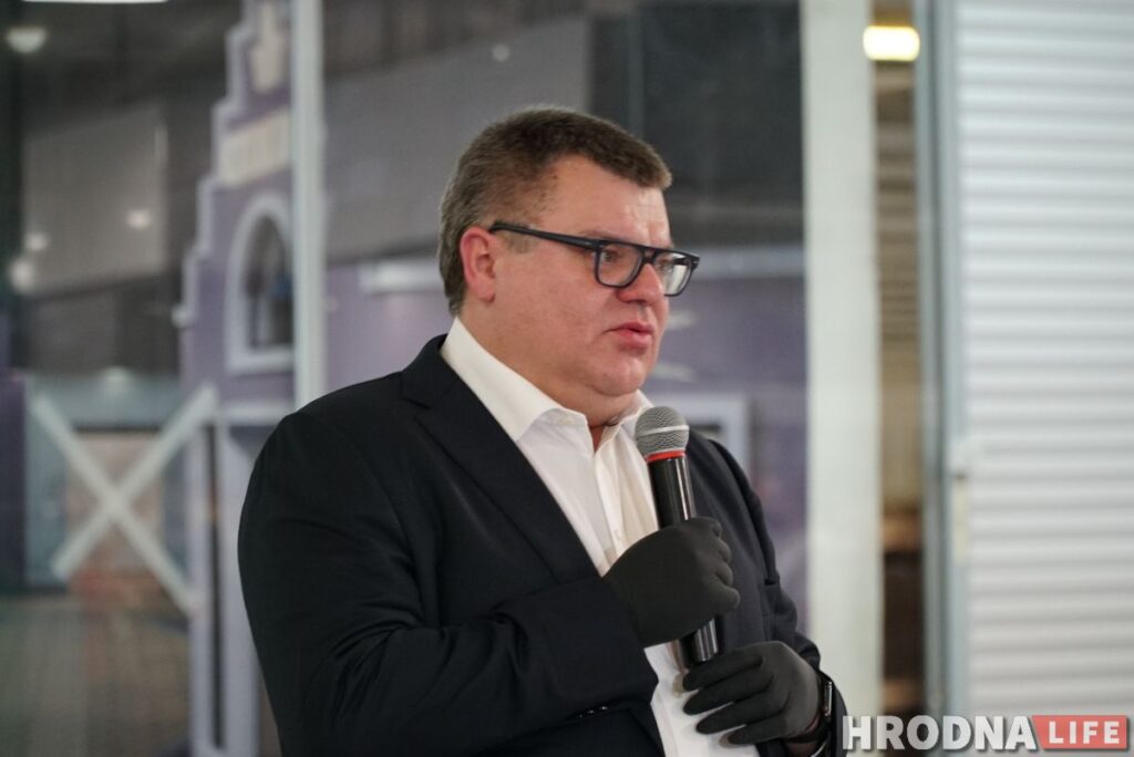 "Не ісці на выбары - прагаласаваць за ўладу". Віктар Бабарыка сабраў на сустрэчы 250 гродзенцаў