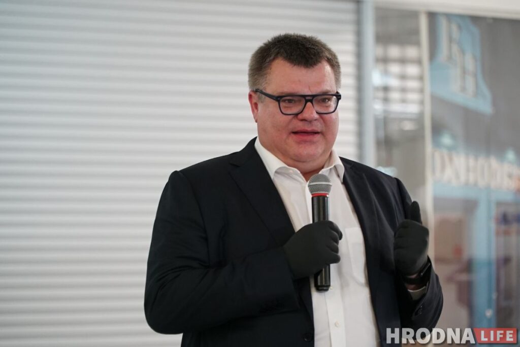 "Не ісці на выбары - прагаласаваць за ўладу". Віктар Бабарыка сабраў на сустрэчы 250 гродзенцаў