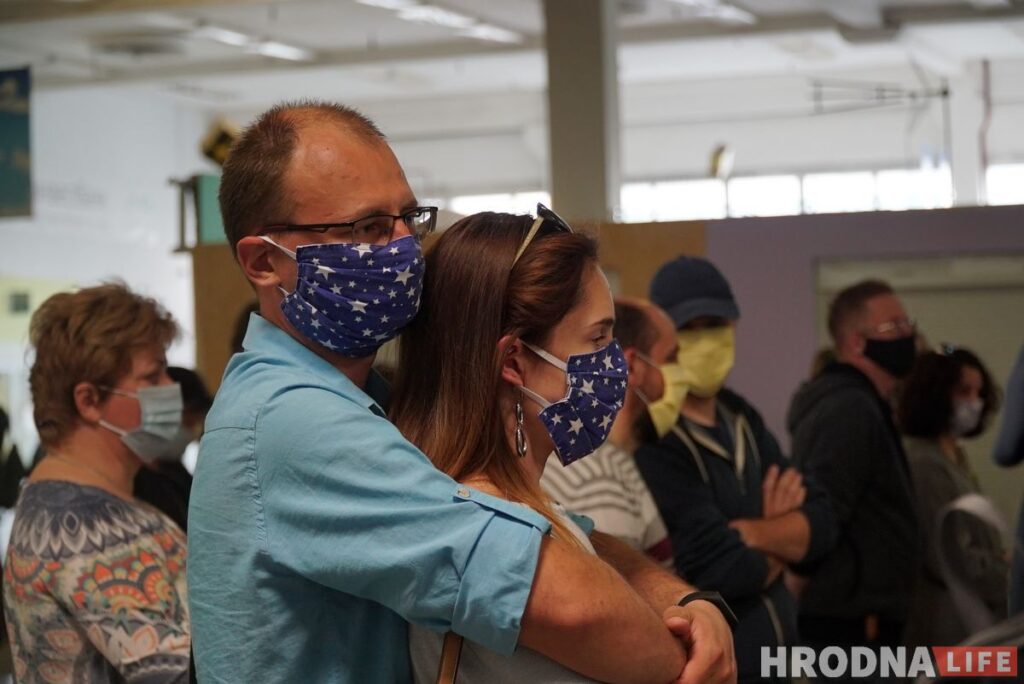 "Не ісці на выбары - прагаласаваць за ўладу". Віктар Бабарыка сабраў на сустрэчы 250 гродзенцаў