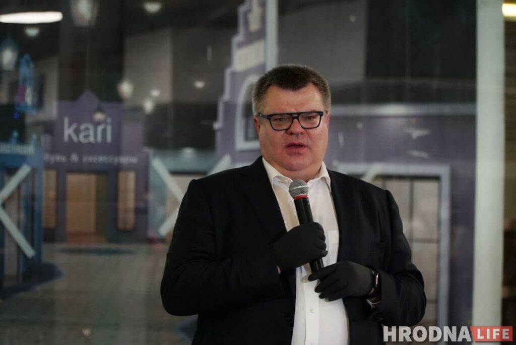"Не ісці на выбары - прагаласаваць за ўладу". Віктар Бабарыка сабраў на сустрэчы 250 гродзенцаў