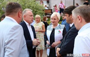 В Гродно прошел первый пикет за Лукашенко (ФОТО+ВИДЕО) Белая Русь, БРСМ, пикет за Лукашенко, Светлана Варяница