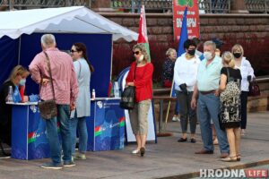В Гродно прошел первый пикет за Лукашенко (ФОТО+ВИДЕО) В Гродно прошел первый пикет за Лукашенко (ФОТО+ВИДЕО)